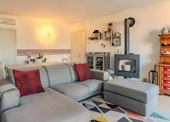 Di Lalla By Interhome ليرنا